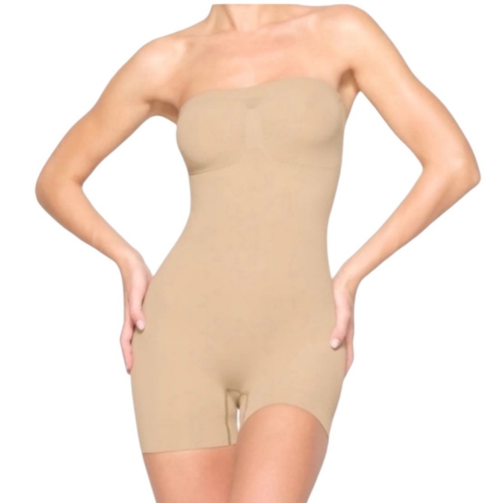 Skims Seamless sculpt shortie bodysuit size Medium